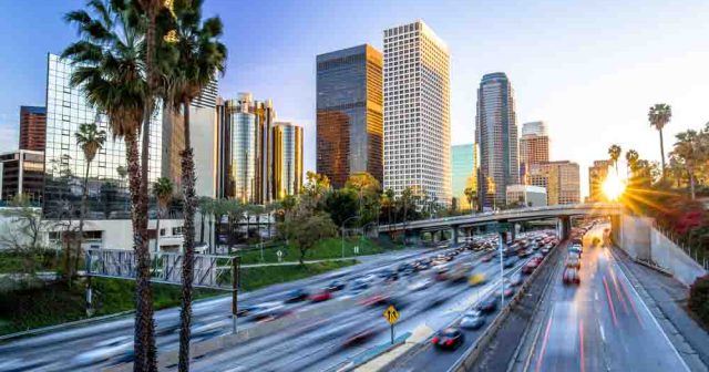 media-choosing-movers-in-downtown-los-angeles