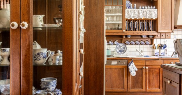 media-how-to-pack-a-china-cabinet-for-moving