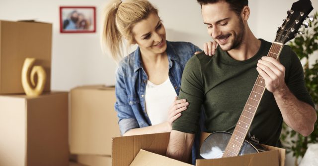 media-how-to-pack-a-guitar-for-moving